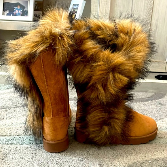 Women’s Winter Boots Size 7 - Picture 2 of 2